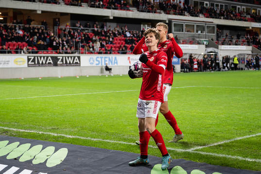 Kalmars Oliver Berg jublar