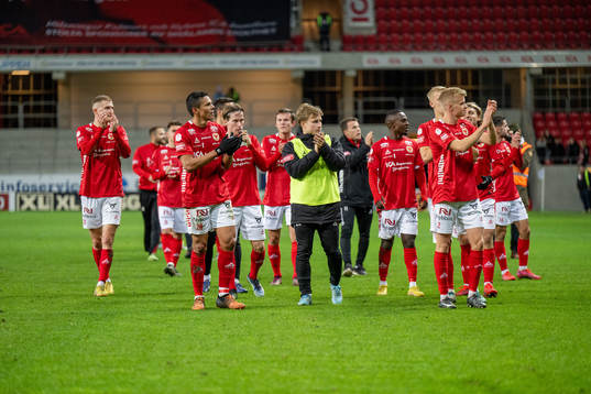 Kalmars spelare jublar