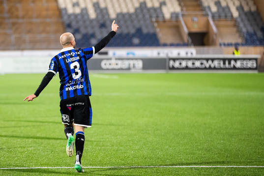 Sirius Karl Larson jublar