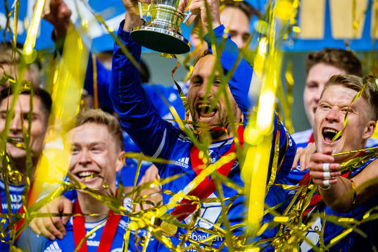 Magnus Wolff Eikrem and players of Molde celebrate with the