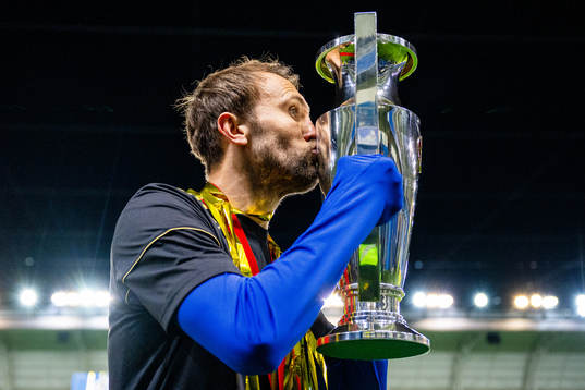 Magnus Wolff Eikrem of Molde kisses the trophy