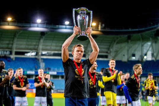 Erling Knudtzon of Molde celebrate with the trophy