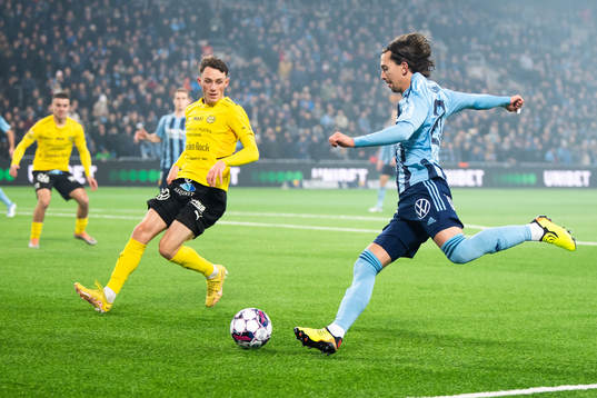 Mjällbys Jesper Gustavsson och Djurgårdens Gustav Wikheim
