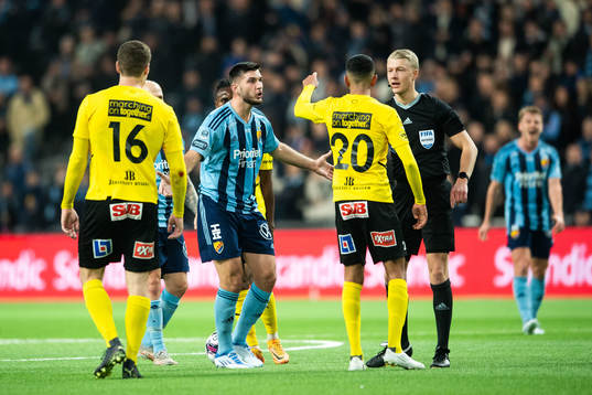 Djurgårdens Besard Sabovic och Mjällbys Amir Al-Ammari