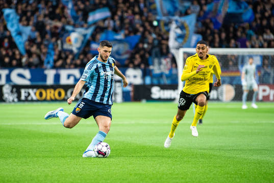Djurgårdens Besard Sabovic och Mjällbys Amir Al-Ammari