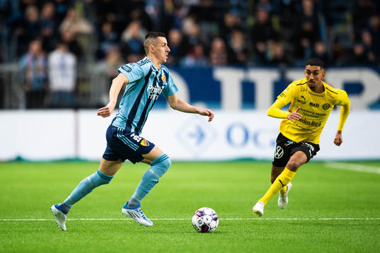 Djurgårdens Haris Radetinac och Mjällbys Amir Al-Ammari