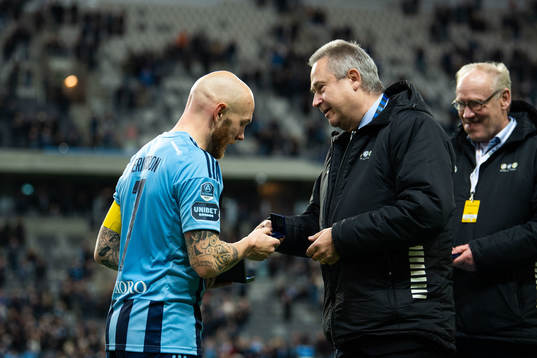 Djurgårdens Magnus Eriksson tilldelas lagmedaljen för