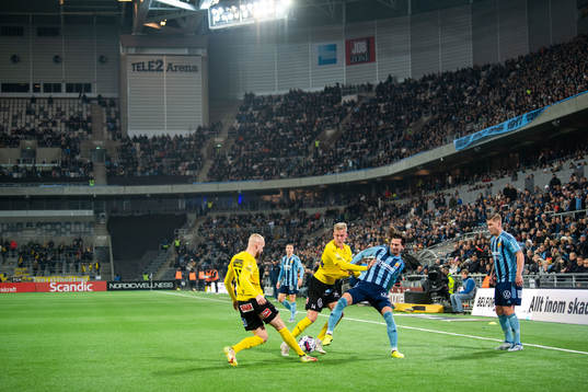Mjällbys Adam Ståhl och Herman Johansson mot Djurgårdens