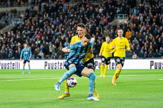 Djurgårdens Haris Radetinac och Mjällbys Noah Persson
