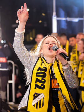 Ida Redig uppträder