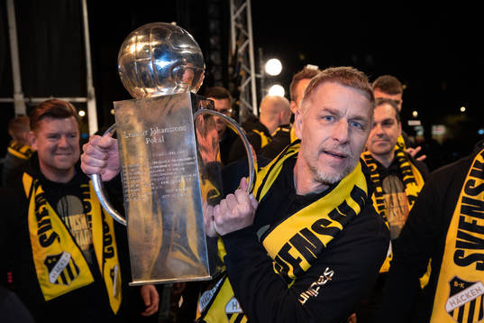 Häckens materialförvaltare Kjell-Ove Johansson poserar