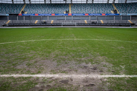 Gräset i mittcirkeln på fotbollsplanen på Gamla Ullevi