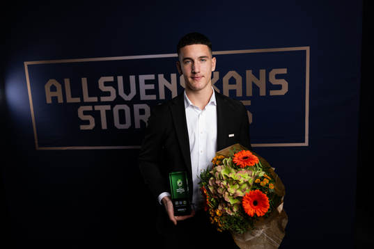 Årets Unicoachforward är Hammarbys Deniz Gül