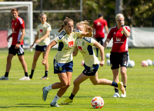 Filippa Angeldahl and Matilda Vinberg of the Swedish
