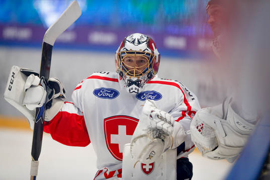 Leonardo Genoni of Switzerland