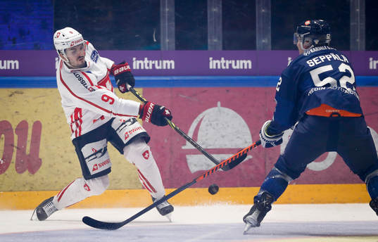 Damien Riat of Switzerland and Mikael Seppälä of Finland