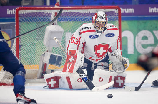 Leonardo Genoni of Switzerland