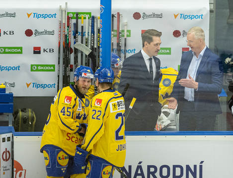 Head coach Sam Hallam of Sweden and Head coach Karl Jalonen
