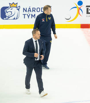 Assistant coach Mikael Karlberg of Sweden