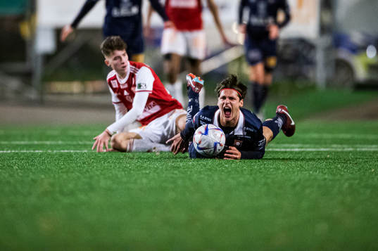 Sandvikens Adam Kiani och Örgrytes Kevin Ackermann