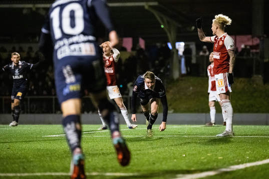 Örgrytes Viktor Lundberg jublar