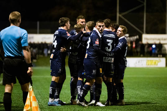 Örgrytes spelare jublar med Viktor Lundberg