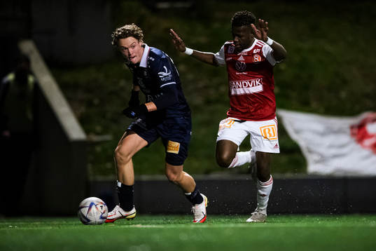 Örgrytes Herman Sjögrell och Sandvikens Mamadou Kouyate
