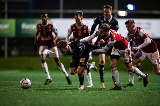 Sandvikens Martin Springfeldt och Örgrytes Isak Dahlqvist