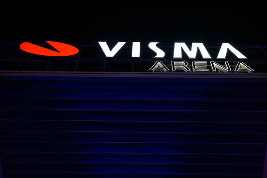 Skylt med Visma arena före fotbollsmatchen i kvalet till