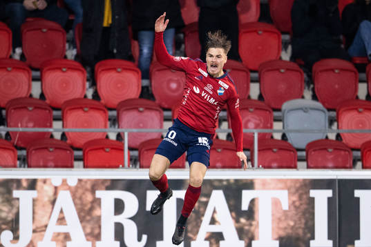 Östers Tatu Varmanen jublar