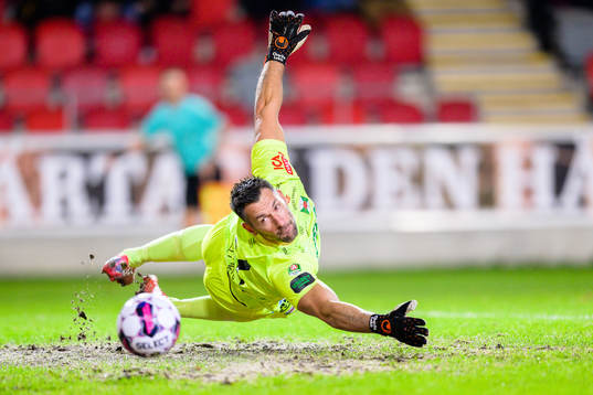 Varbergs Stojan Lukic när Öster gör mål 1-0