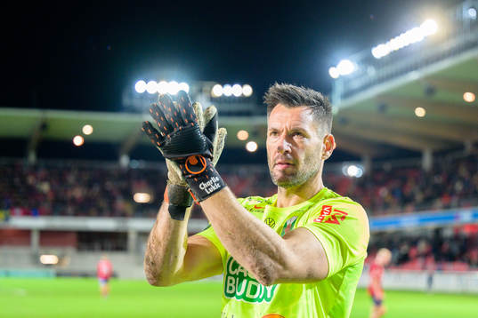 Varbergs målvakt Stojan Lukic jublar