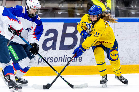Slovakiens Hana Krakorova och Sveriges Ella Hellman
