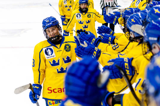 Sveriges Mira Hallin jublar med laget