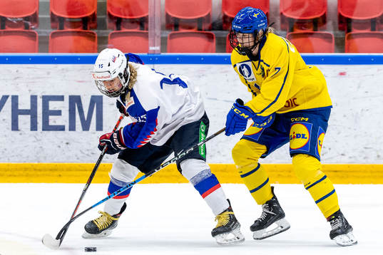 Slovakiens Ema Lackova och Sveriges Maja Ålenius