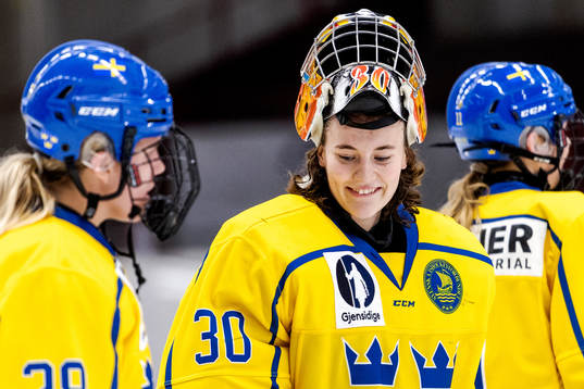 Sveriges målvakt Felicia Frank jublar