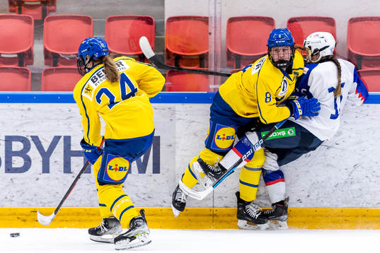 Sveriges Ebba Hedqvist och Jenna Raunio mot Slovakiens Emma