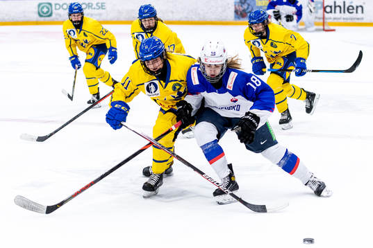 Sveriges Ella Hellman och Slovakiens Ema Tothova