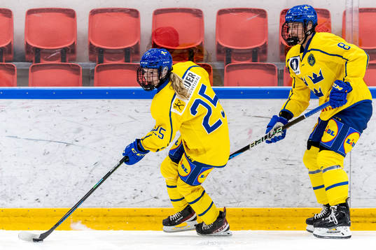 Sveriges Elvira Sörlin och Jenna Raunio