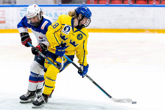 Slovakiens Liana Tomastikova och Sveriges Hilda Svensson