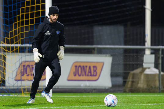 Falkenbergs FFs målvakt Nadeem Omar före match ett i