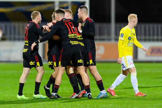 Östersunds spelare jublar