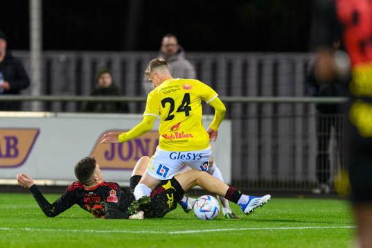 Östersunds Myroslav Mazur och Falkenbergs FFs Taylor