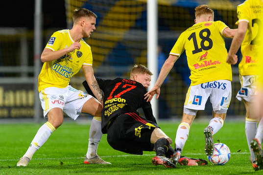 Falkenbergs FFs Taylor Silverholt och Östersunds Malcolm