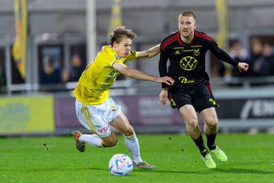 Falkenbergs FFs Melker Nilsson och Östersunds Simon Kroon