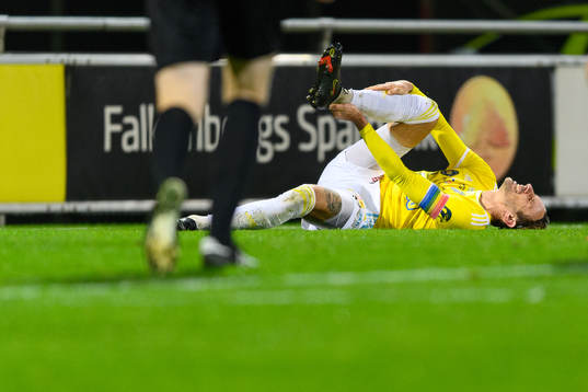 Falkenbergs FFs Tobias Karlsson har ont