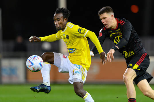 Falkenbergs FFs Godwin Aguda och Östersunds Myroslav Mazur