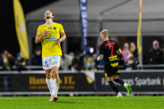 Falkenbergs FFs Robin Hofsö deppar