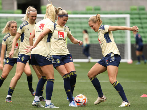 Amanda Ilestedt, Olivia Schoughand Magdalena Eriksson of