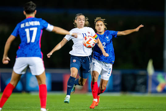 Guro Reiten of Norway and Ella Palis of France